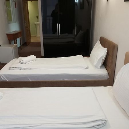 Rhc Royal Hotel Oradea Luaran gambar