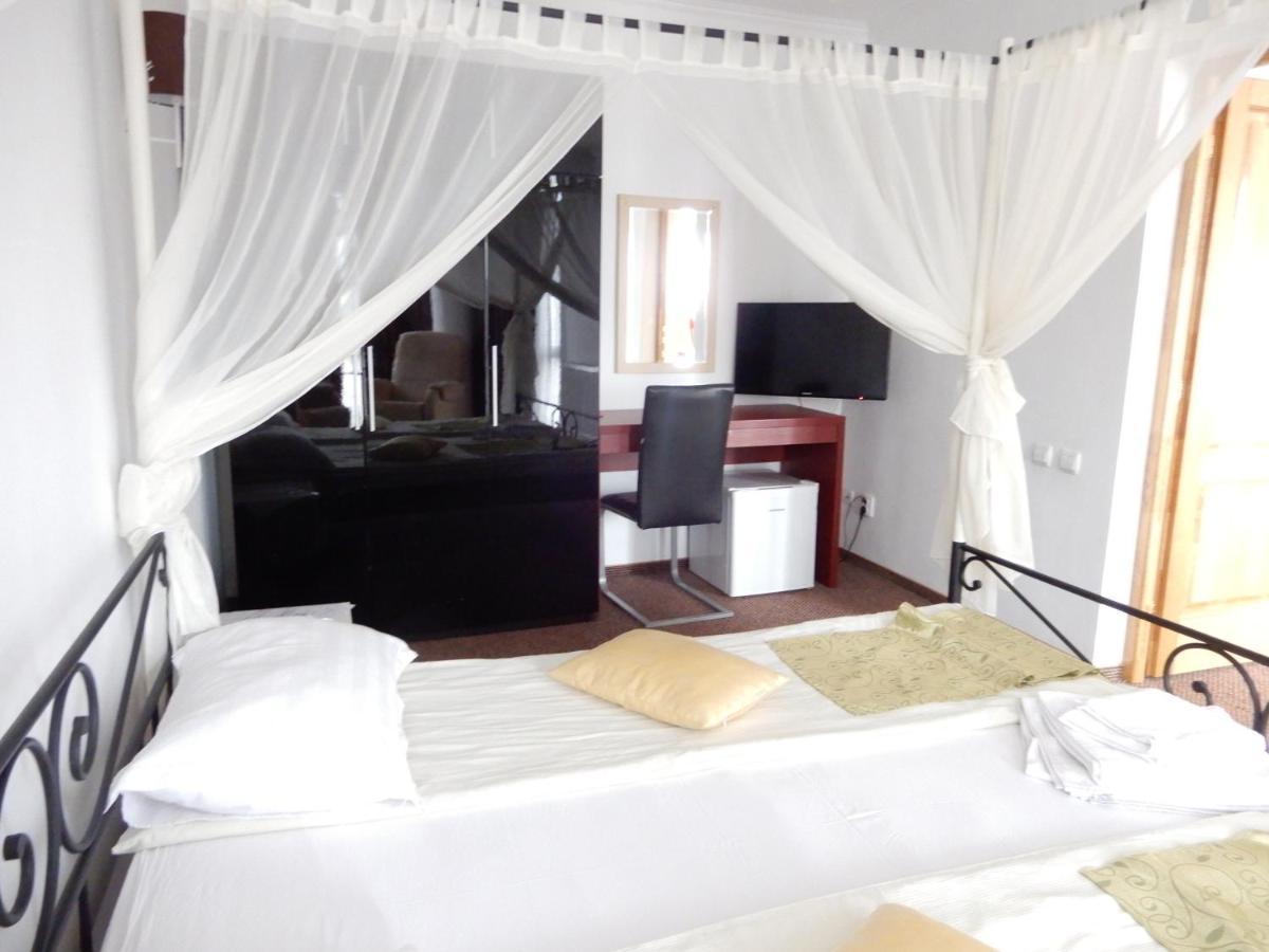 Rhc Royal Hotel Oradea Luaran gambar