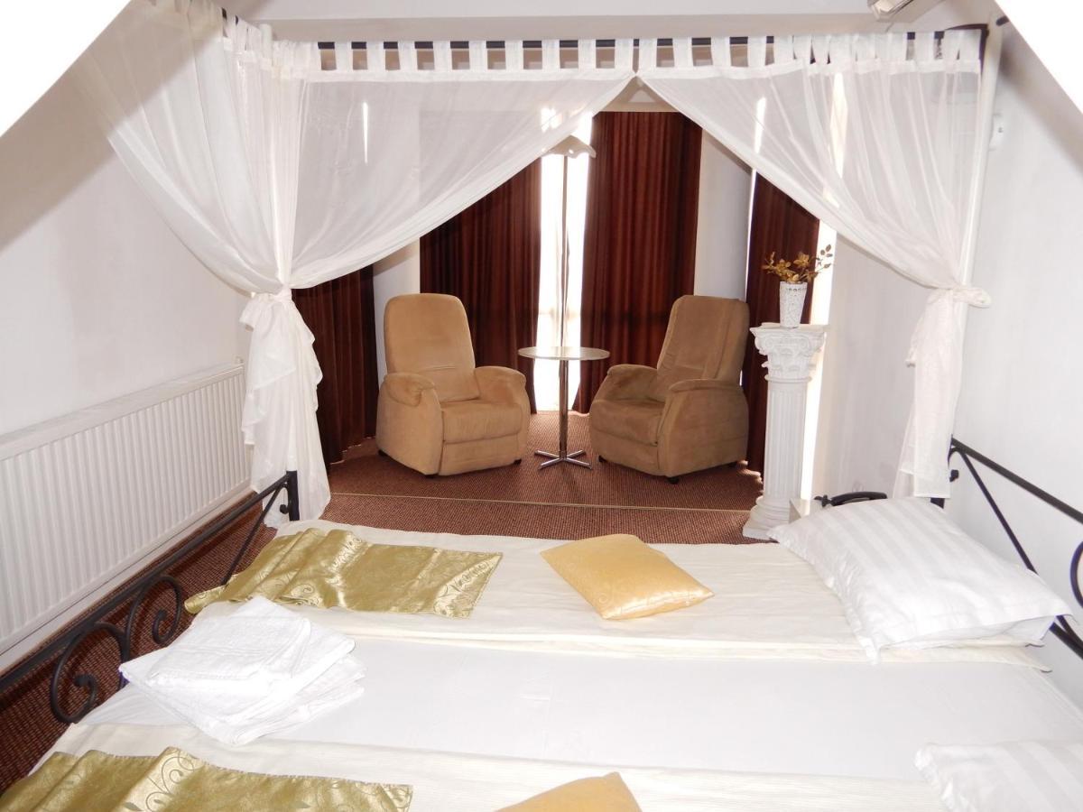 Rhc Royal Hotel Oradea Luaran gambar