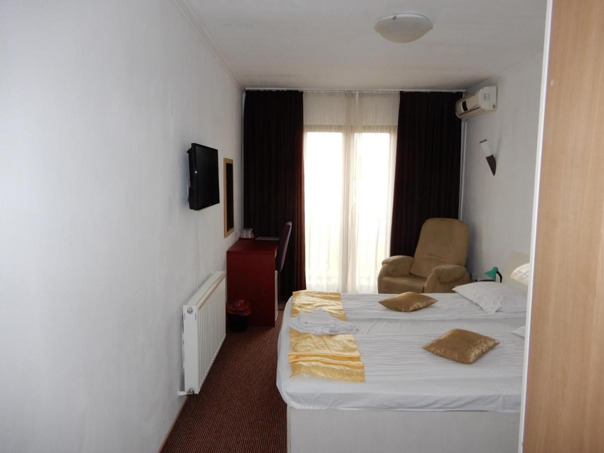 Rhc Royal Hotel Oradea Luaran gambar