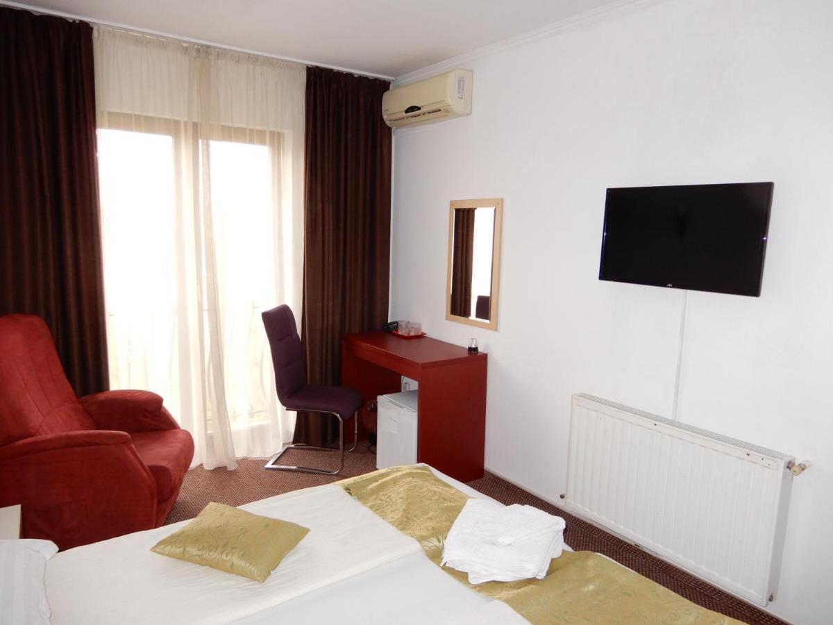 Rhc Royal Hotel Oradea Luaran gambar