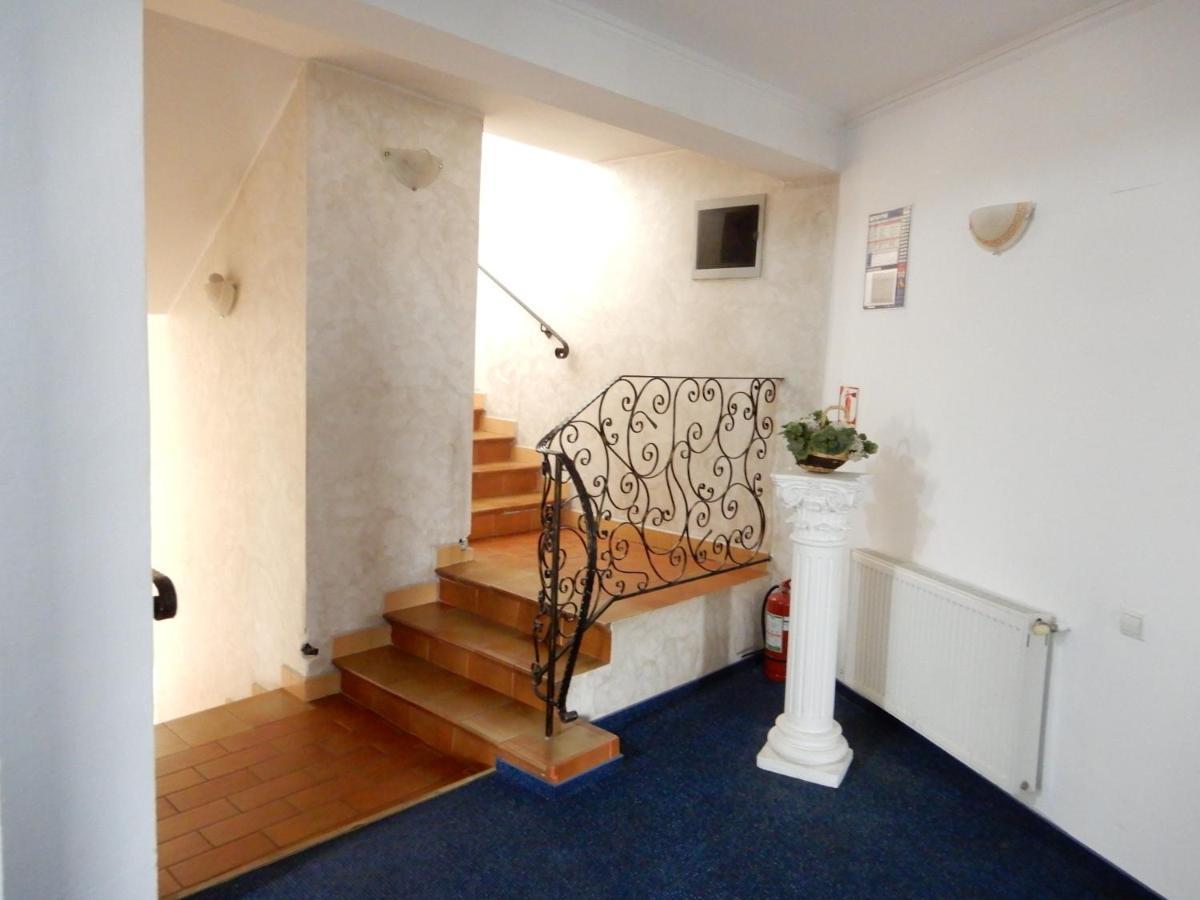 Rhc Royal Hotel Oradea Luaran gambar
