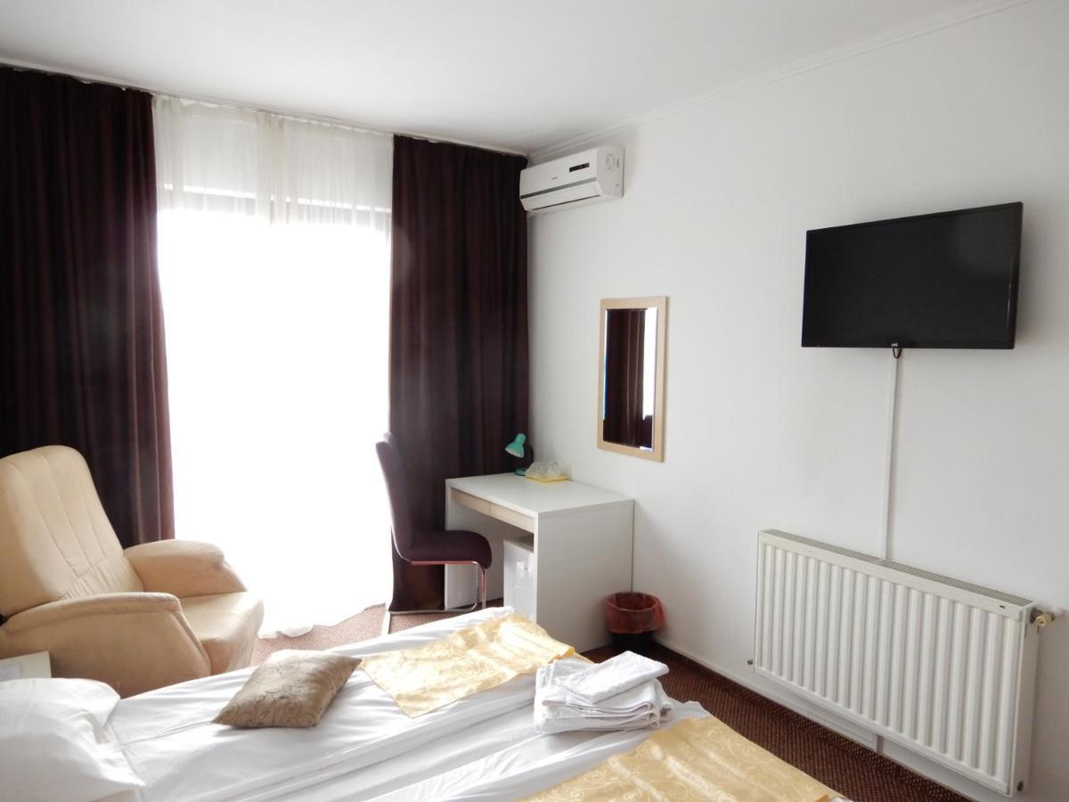 Rhc Royal Hotel Oradea Luaran gambar