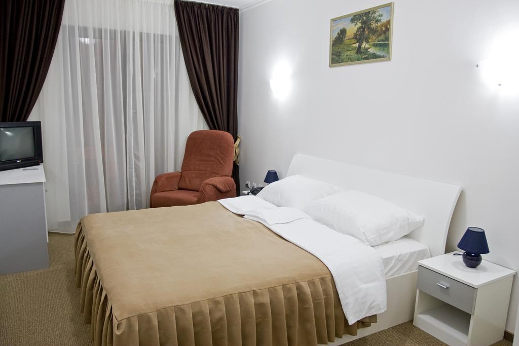 Rhc Royal Hotel Oradea Luaran gambar