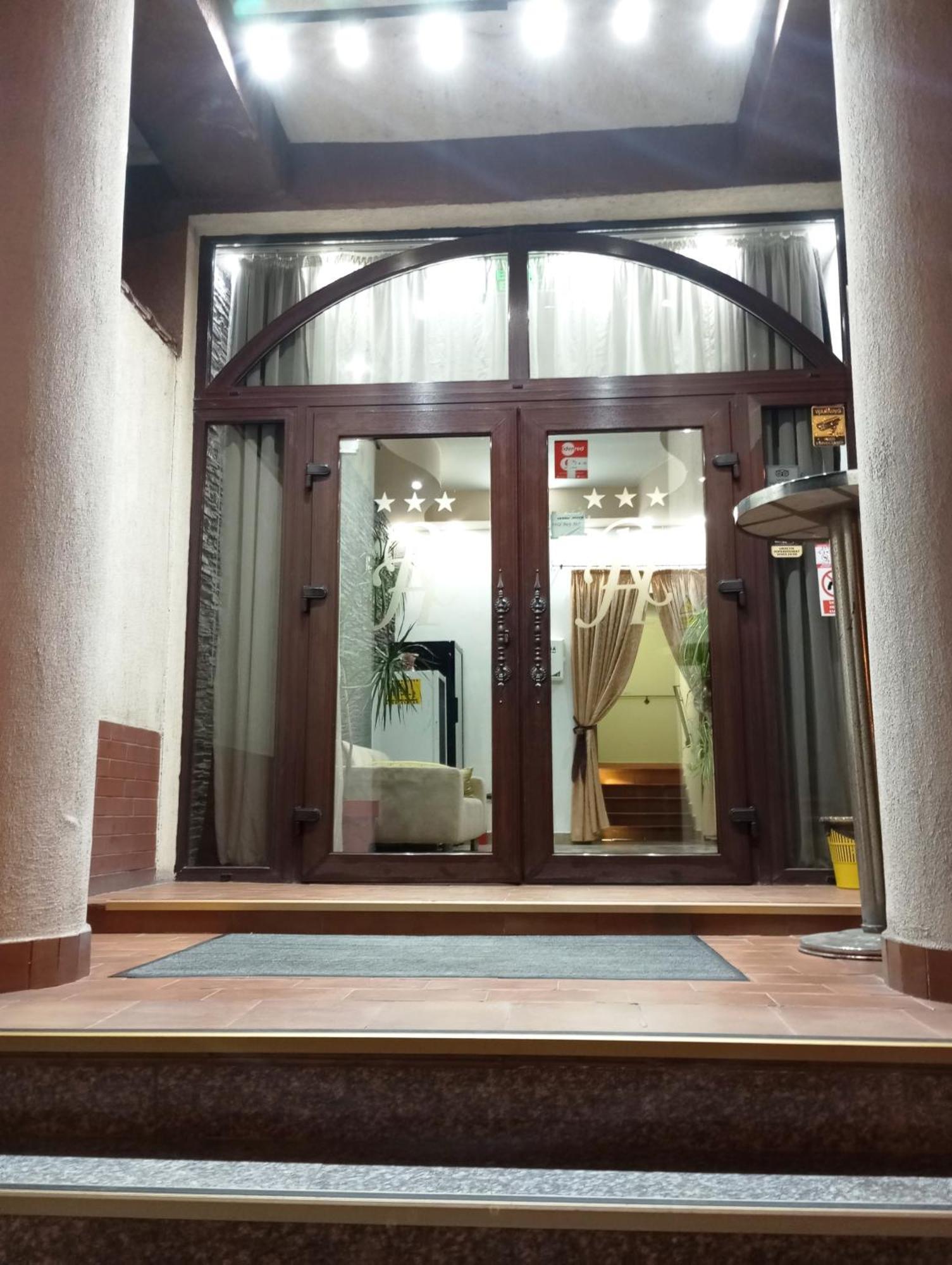 Rhc Royal Hotel Oradea Luaran gambar