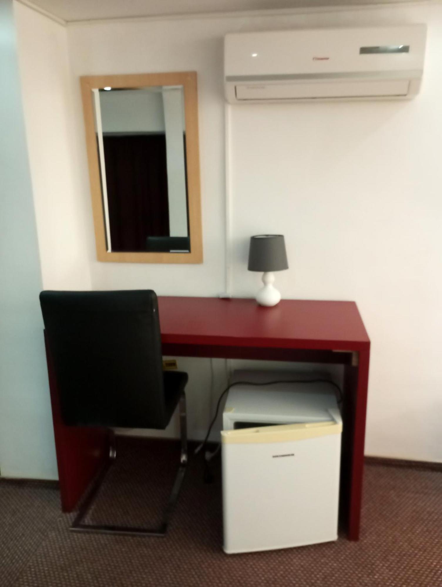 Rhc Royal Hotel Oradea Luaran gambar