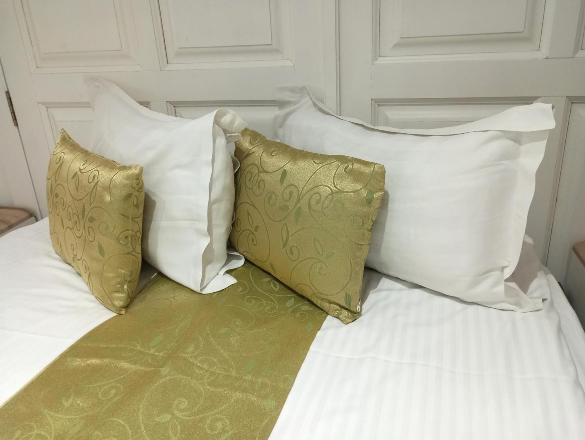Rhc Royal Hotel Oradea Luaran gambar