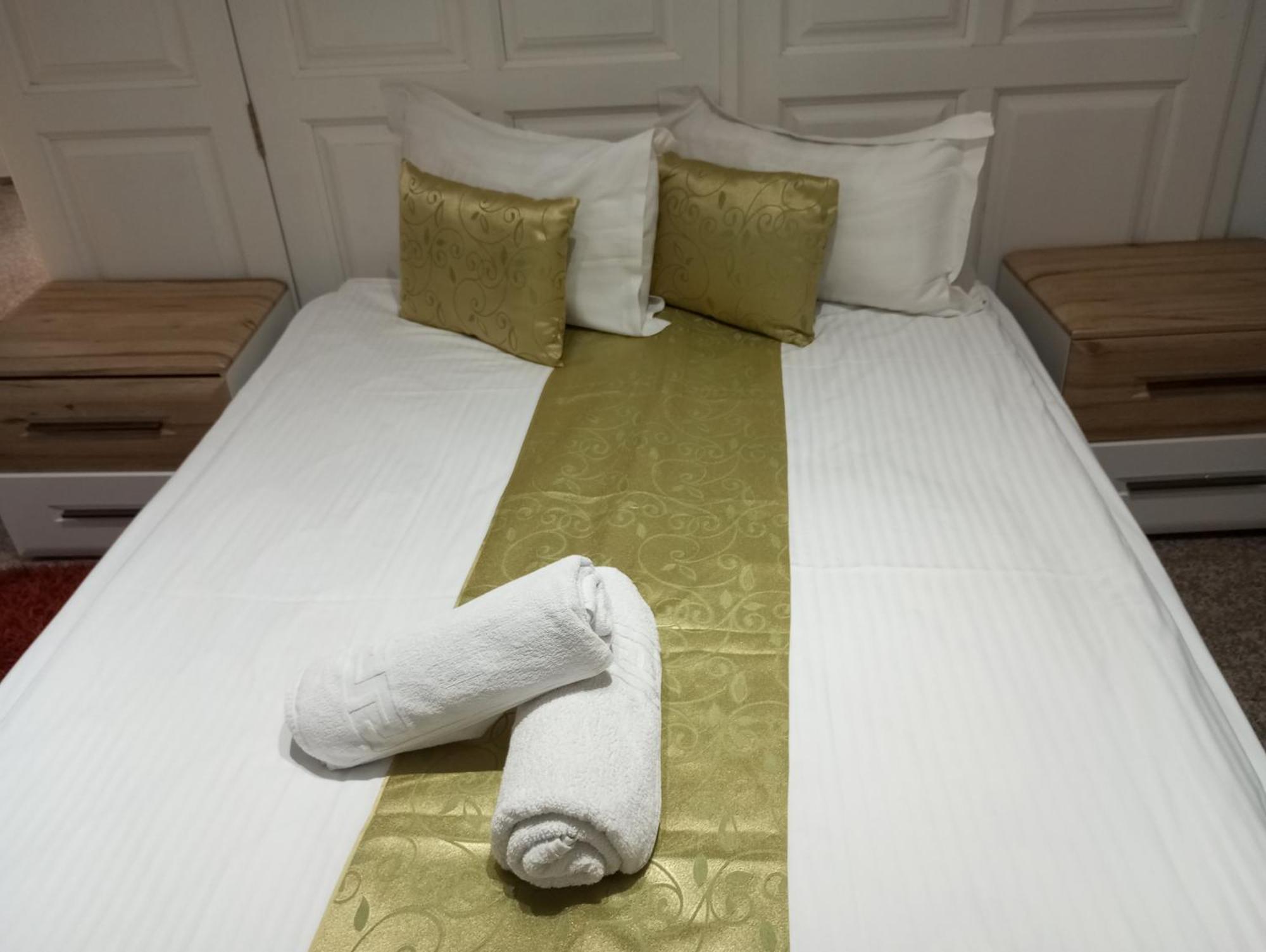 Rhc Royal Hotel Oradea Luaran gambar