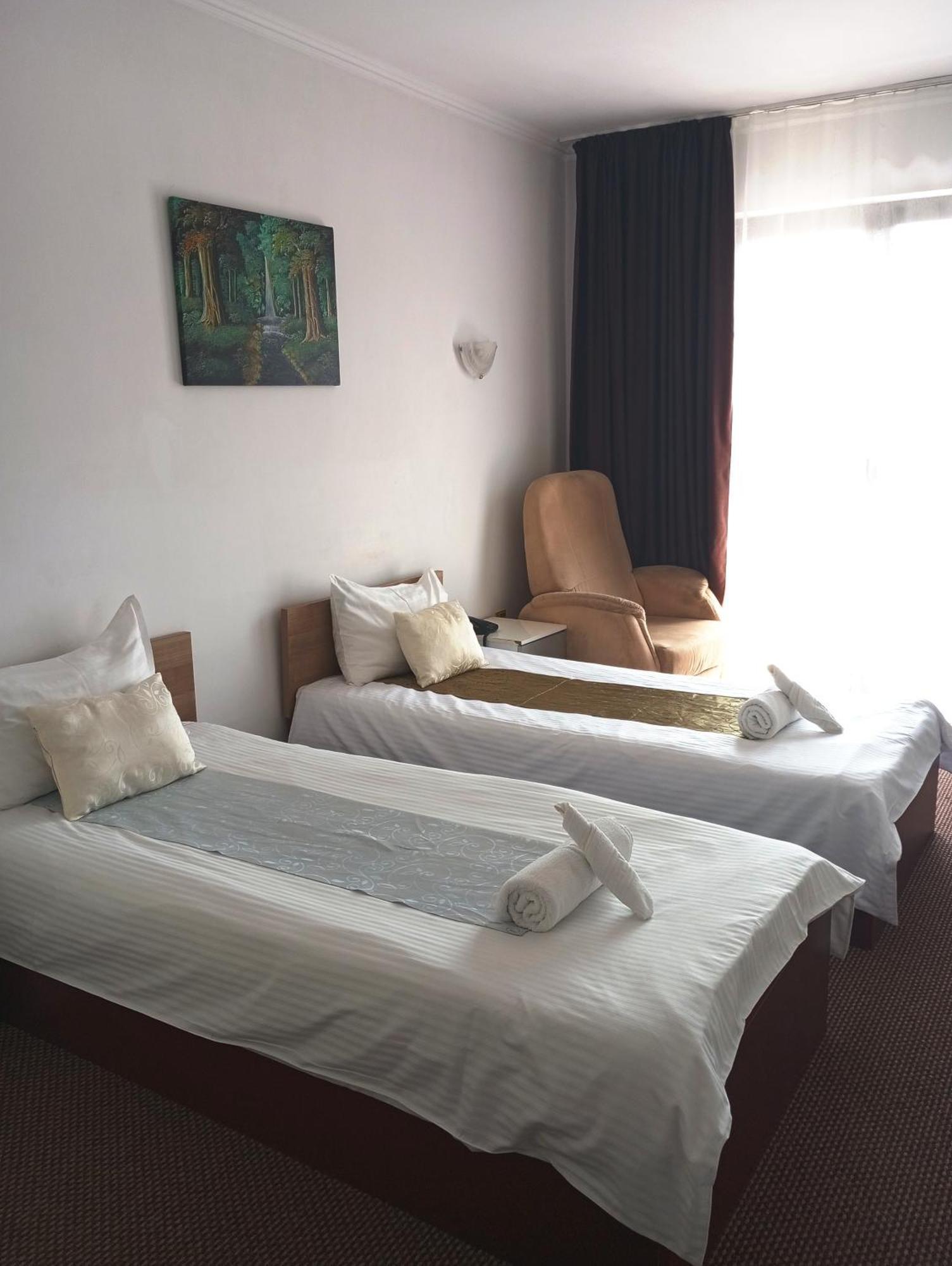 Rhc Royal Hotel Oradea Luaran gambar