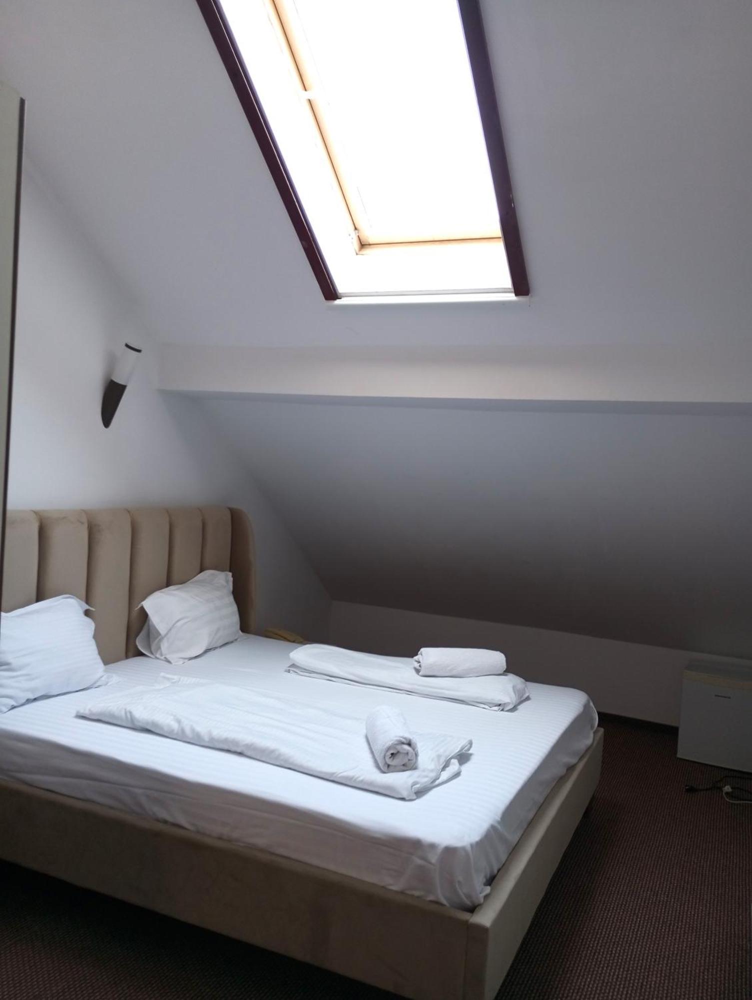 Rhc Royal Hotel Oradea Luaran gambar
