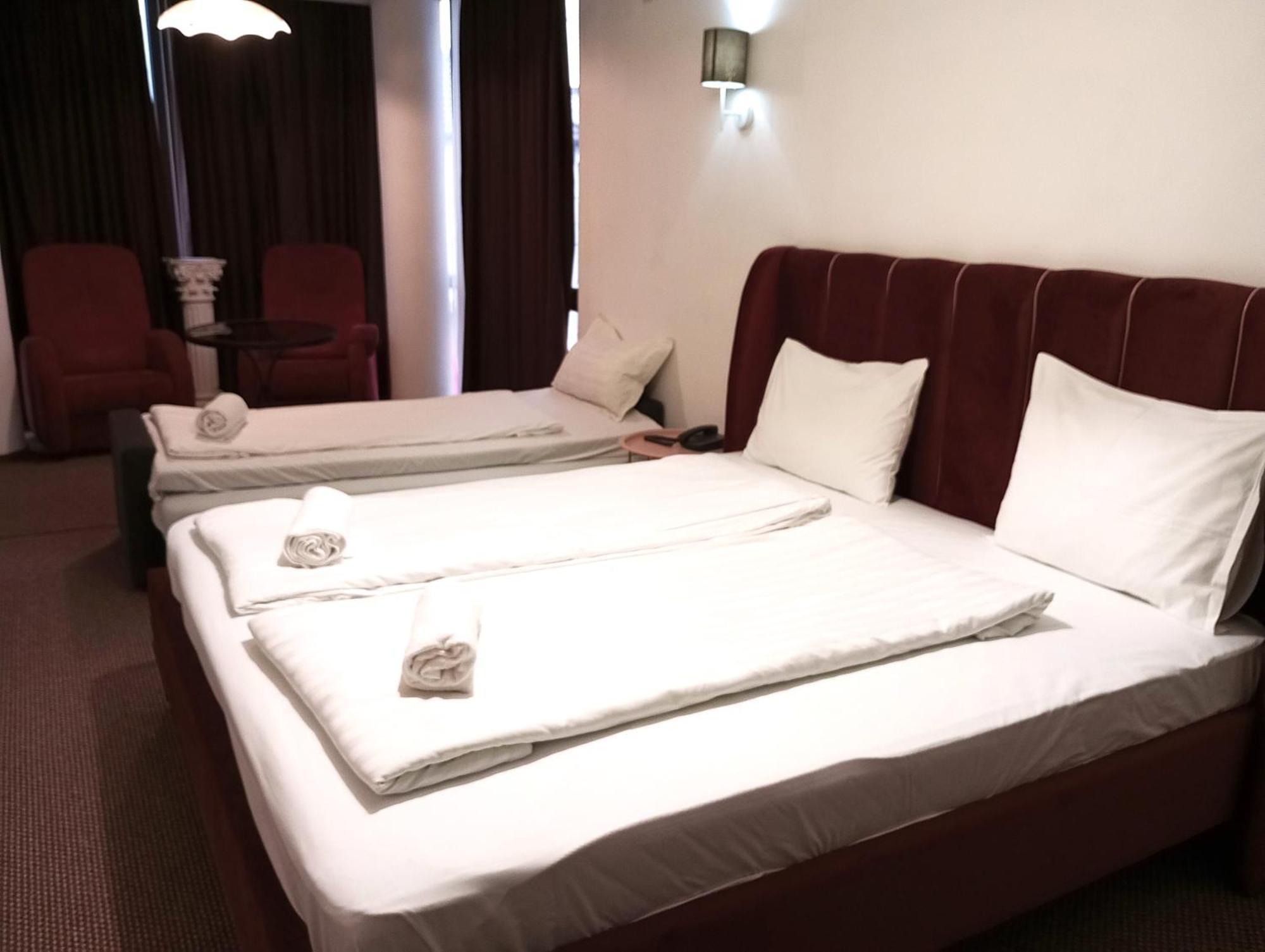 Rhc Royal Hotel Oradea Luaran gambar