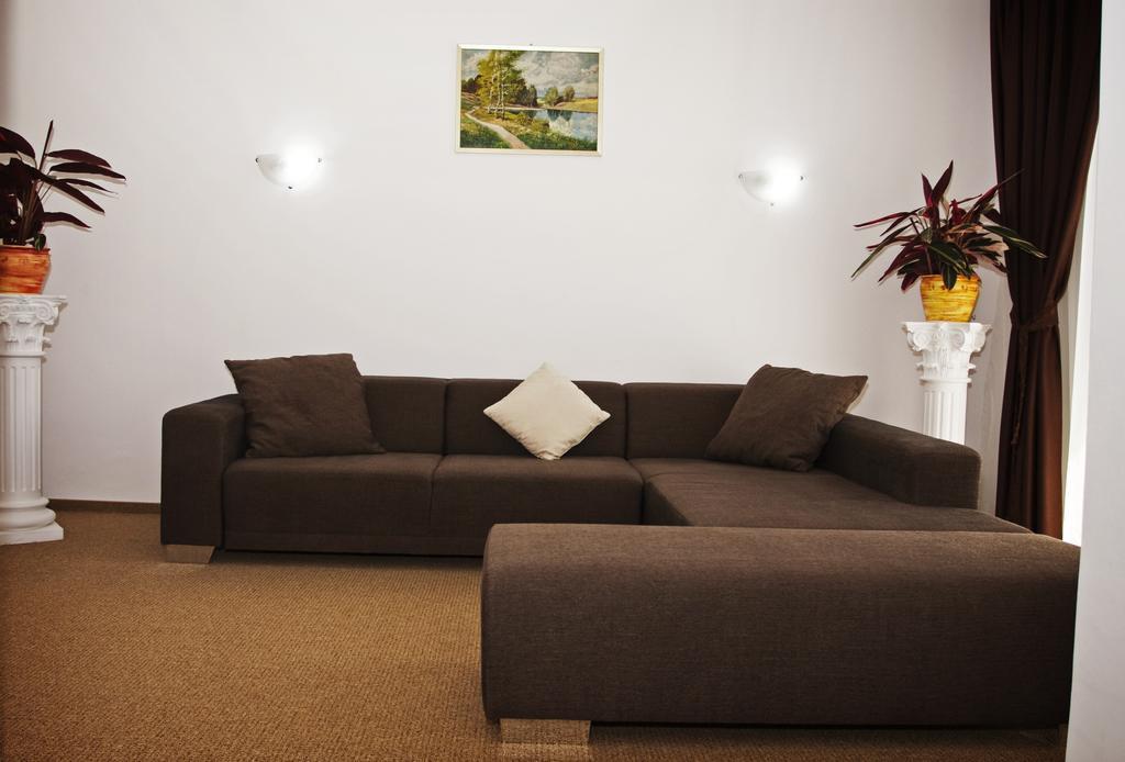 Rhc Royal Hotel Oradea Luaran gambar