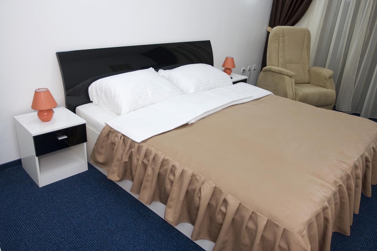 Rhc Royal Hotel Oradea Bilik gambar